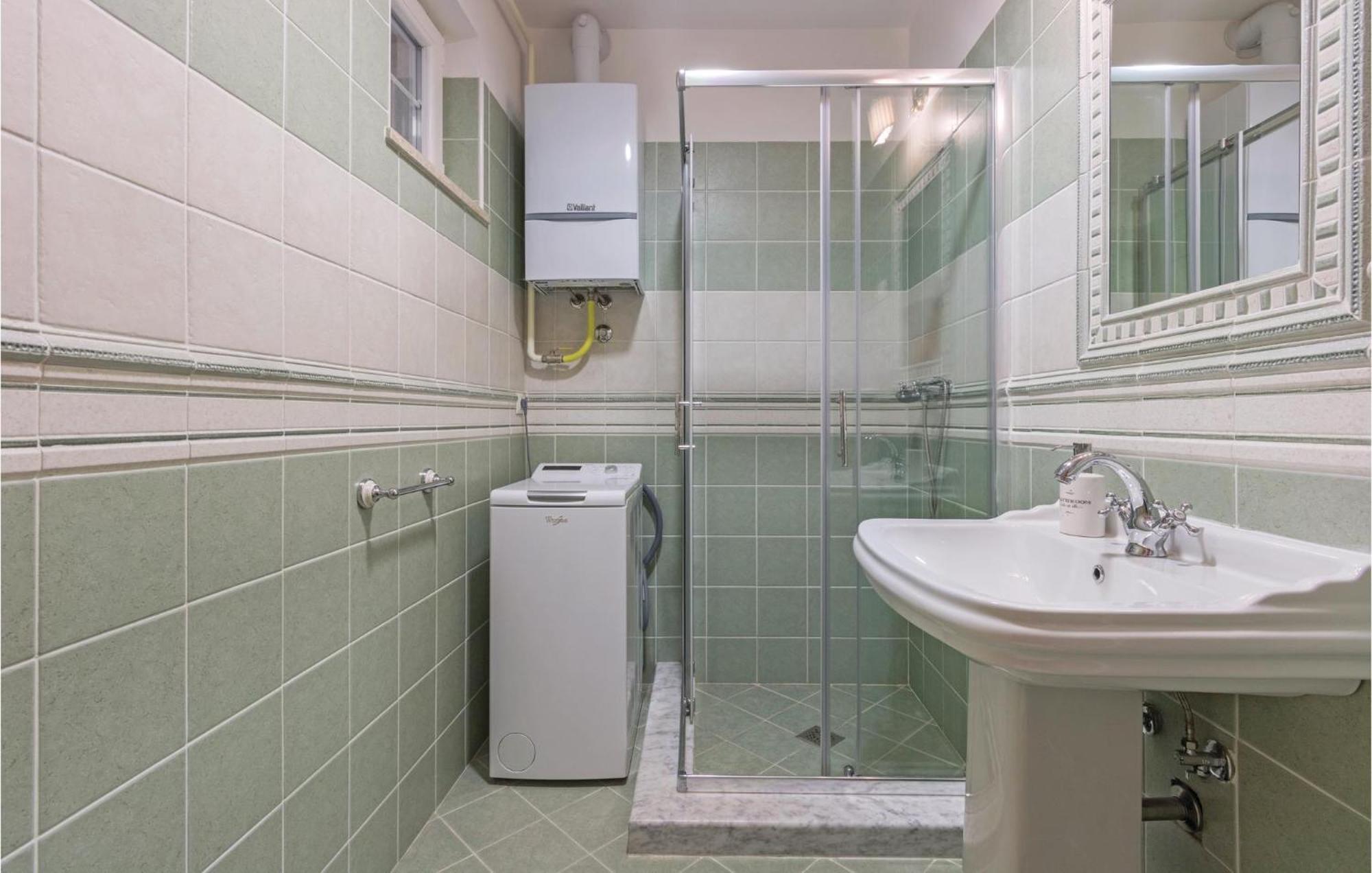 Nice Apartment In Pula With Kitchen Apartment *